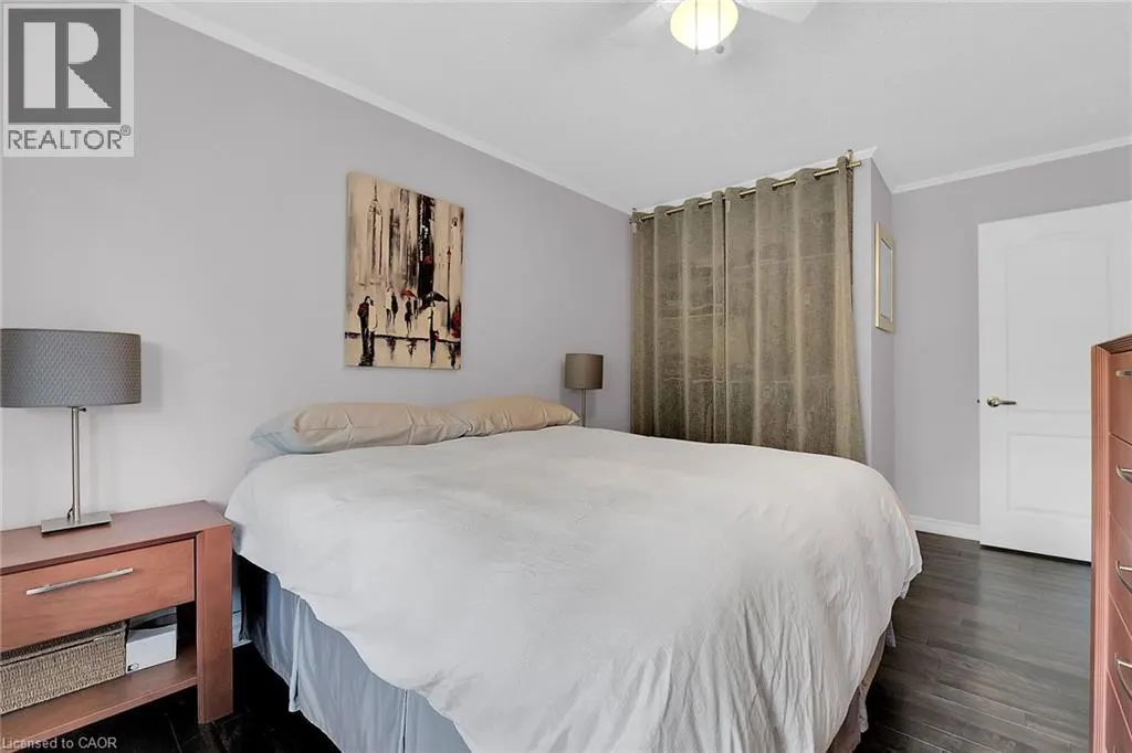 10 EDGEWATER Drive