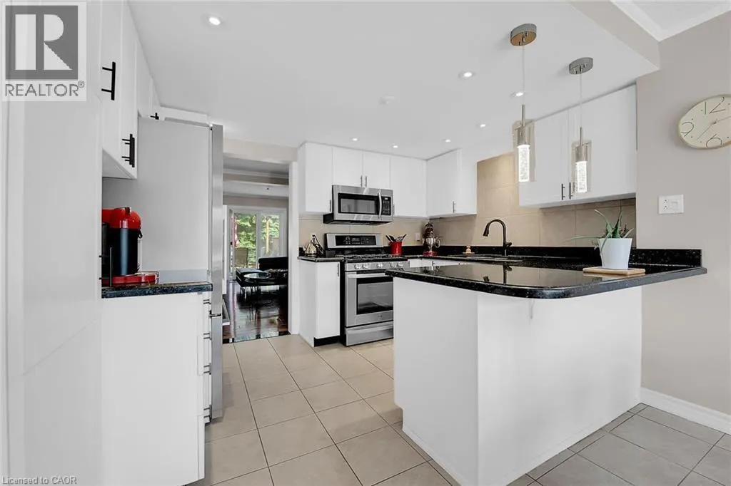 10 EDGEWATER Drive