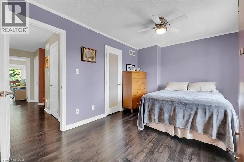10 EDGEWATER Drive