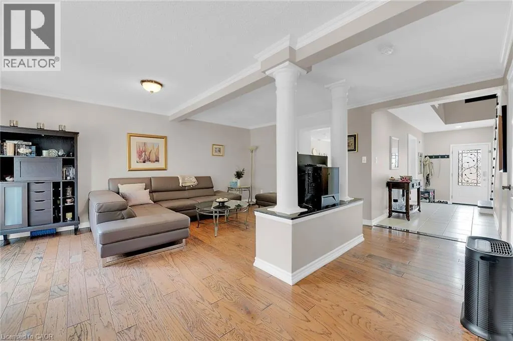 10 EDGEWATER Drive