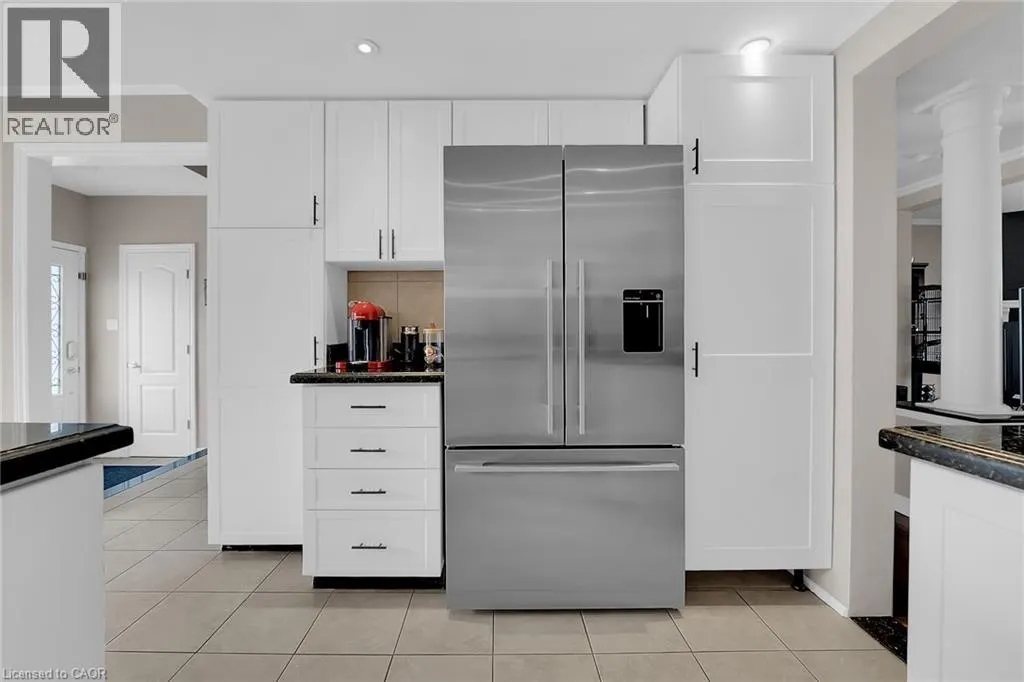 10 EDGEWATER Drive