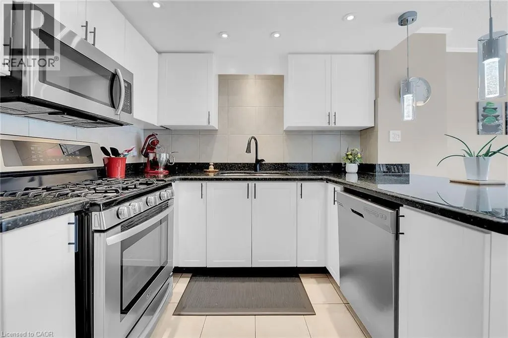 10 EDGEWATER Drive