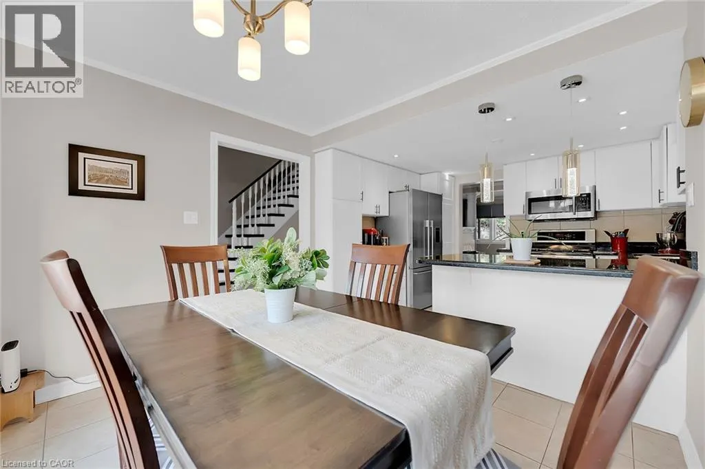 10 EDGEWATER Drive