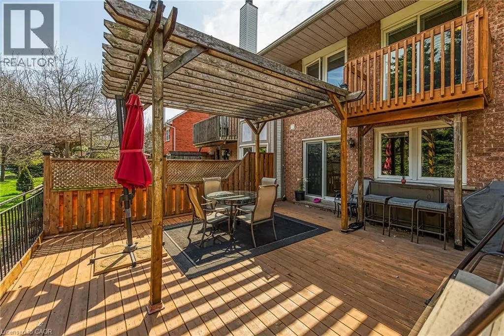 10 EDGEWATER Drive