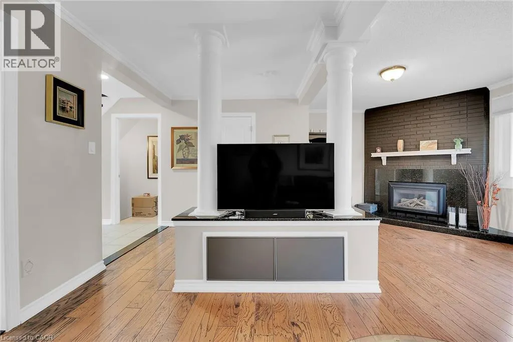 10 EDGEWATER Drive