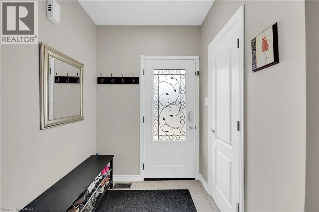 10 EDGEWATER Drive