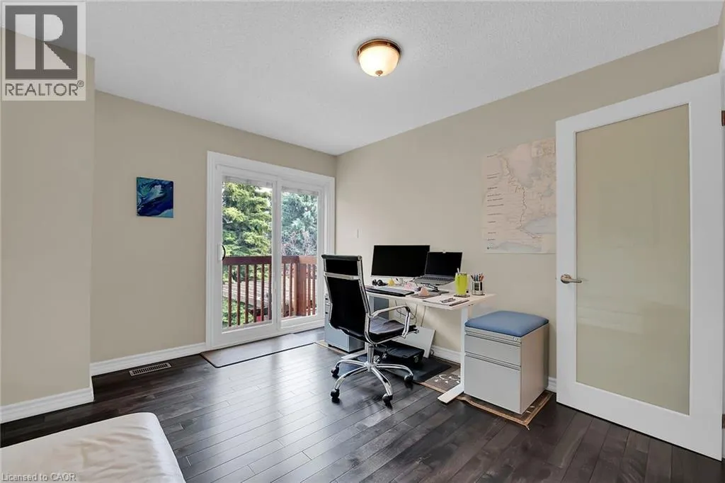 10 EDGEWATER Drive