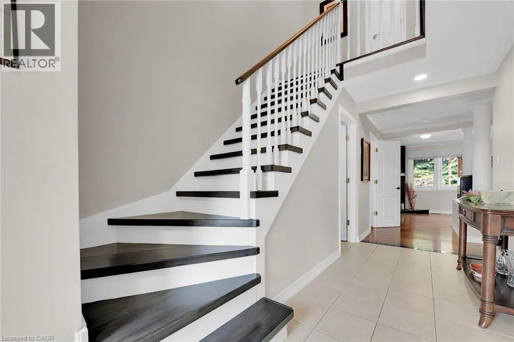 10 EDGEWATER Drive