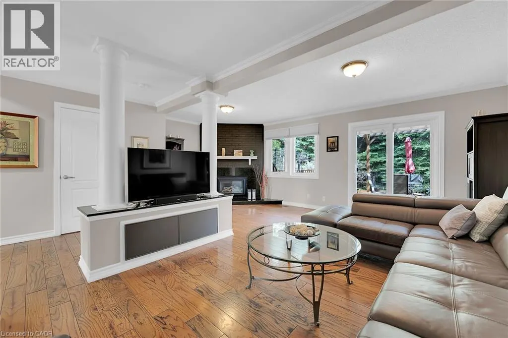 10 EDGEWATER Drive
