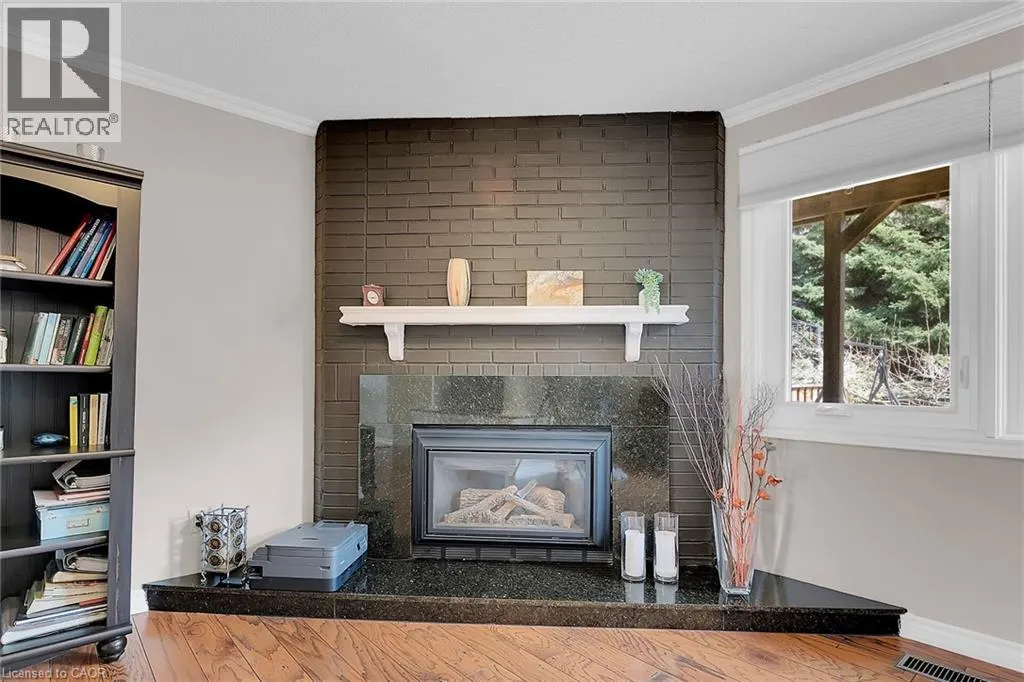 10 EDGEWATER Drive