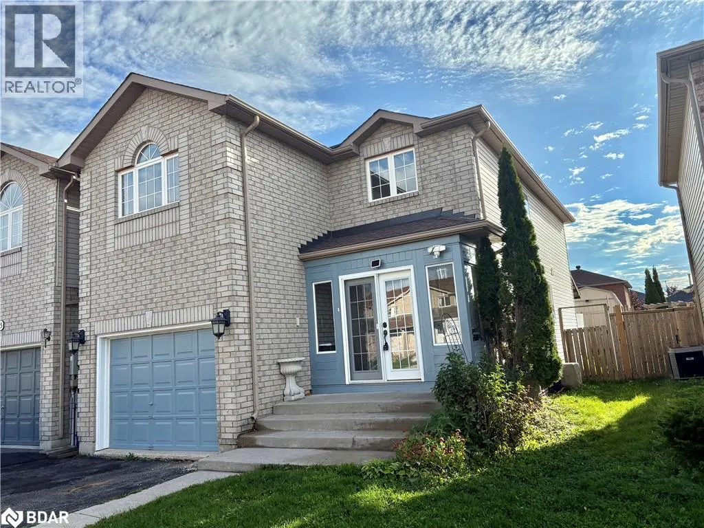 33 RAYMOND Crescent