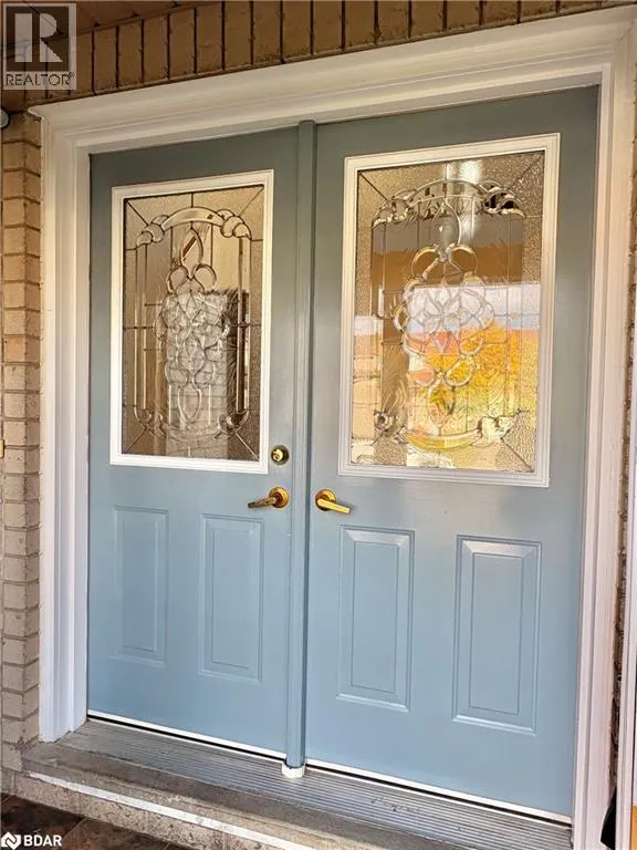 33 RAYMOND Crescent