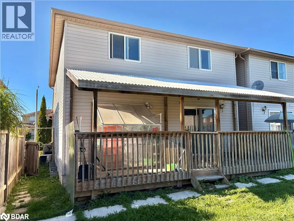 33 RAYMOND Crescent