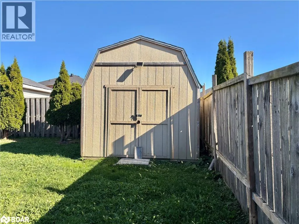 33 RAYMOND Crescent