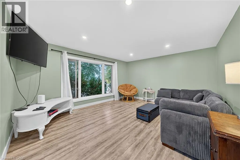 14 CHIPPEWA Street W