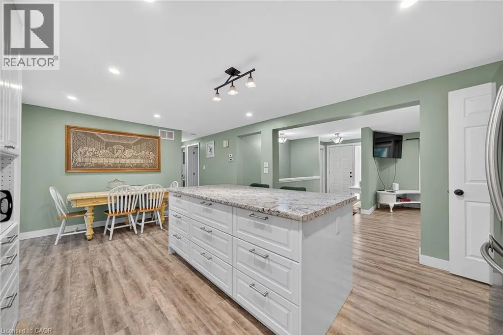 14 CHIPPEWA Street W
