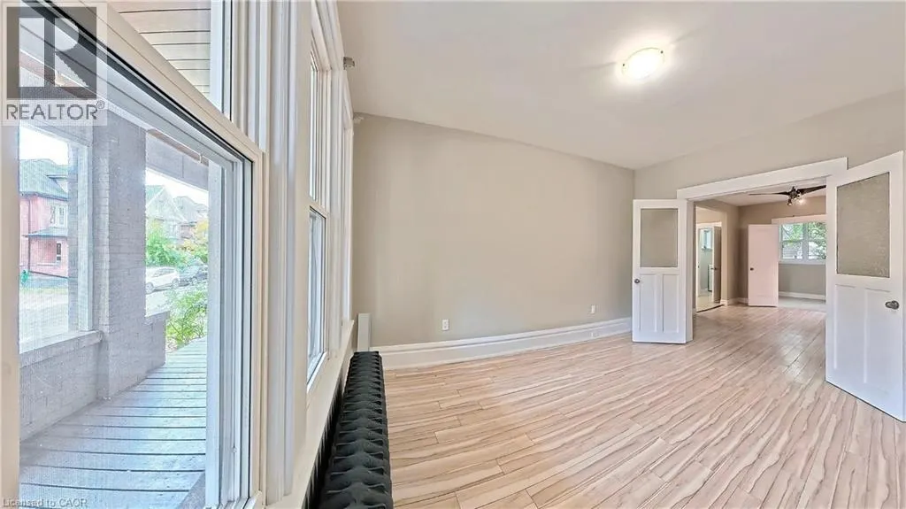 25 SPADINA Avenue