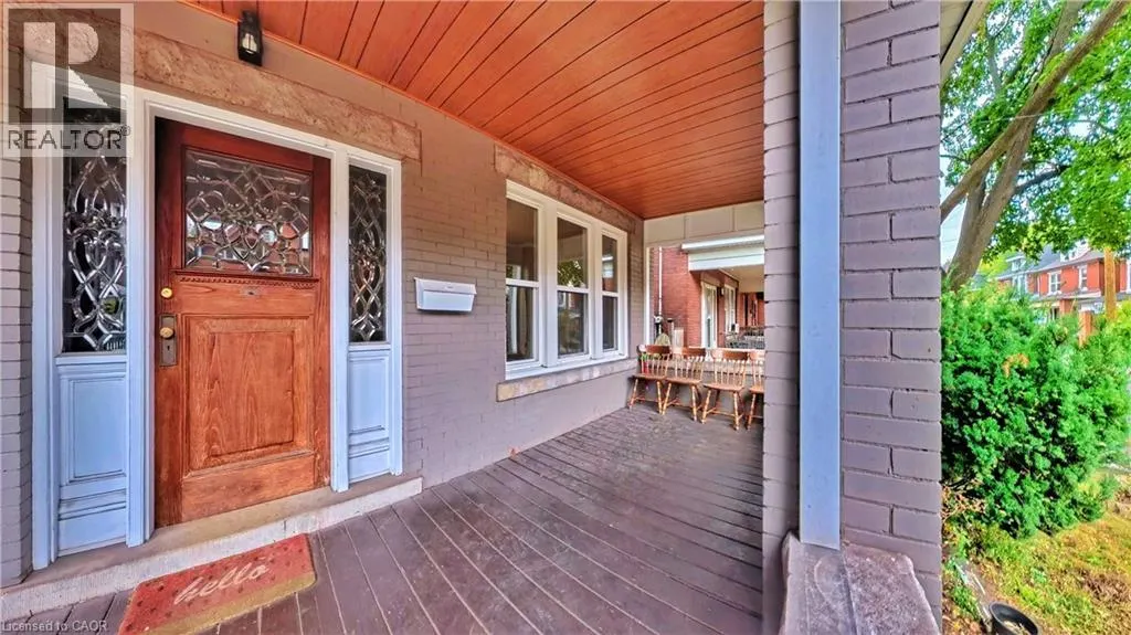 25 SPADINA Avenue