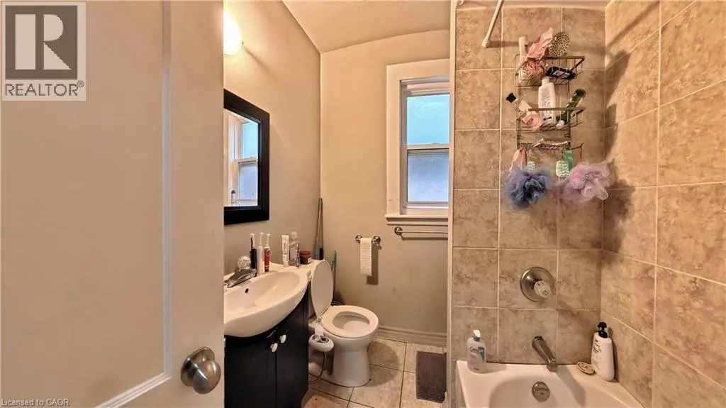 25 SPADINA Avenue