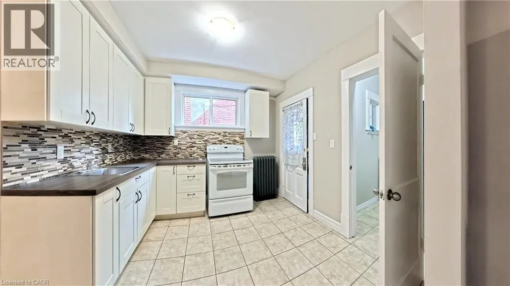 25 SPADINA Avenue