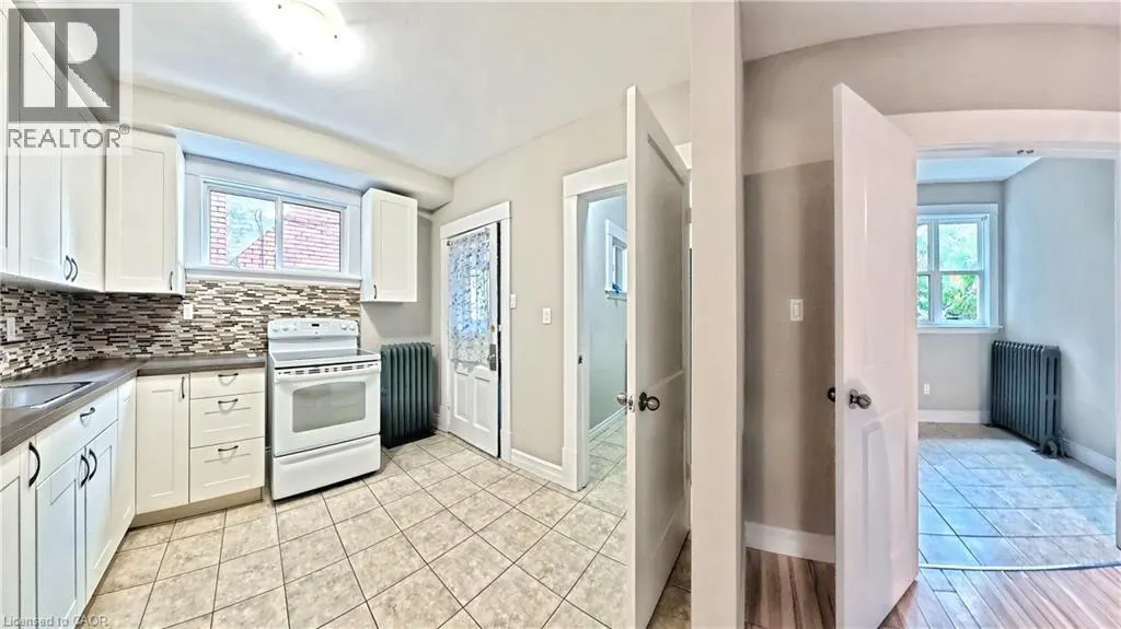 25 SPADINA Avenue