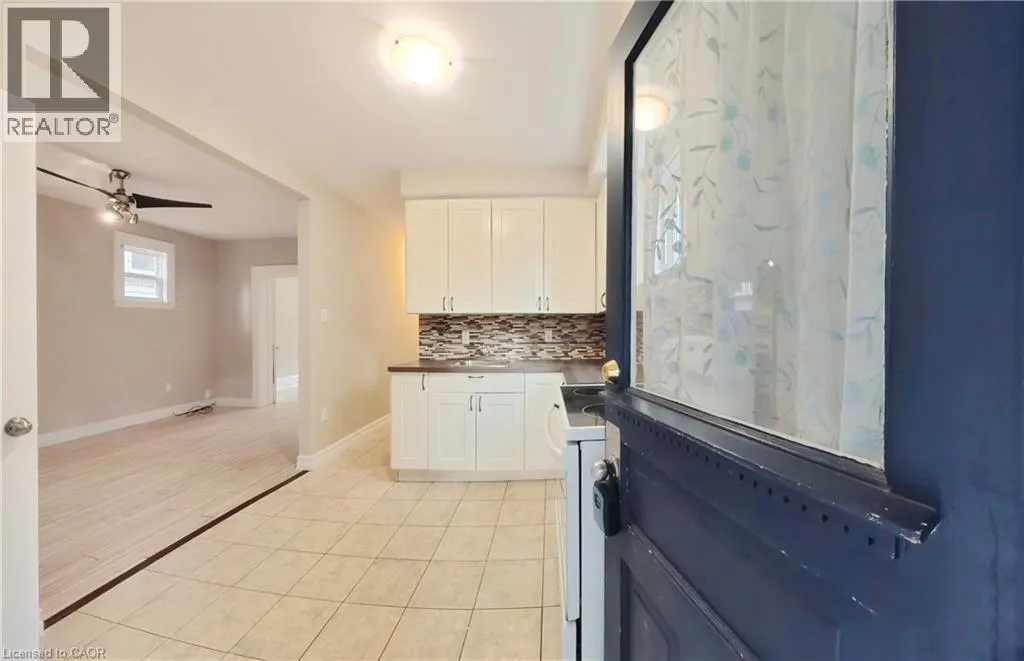 25 SPADINA Avenue