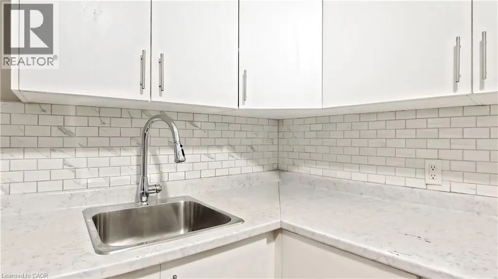 25 SPADINA Avenue