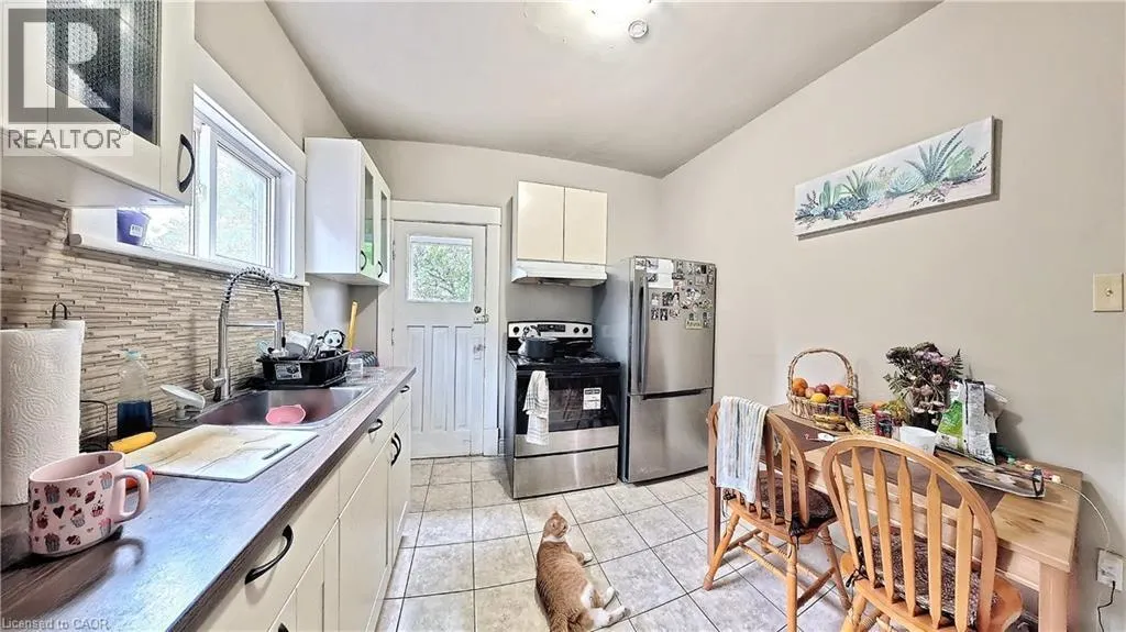 25 SPADINA Avenue