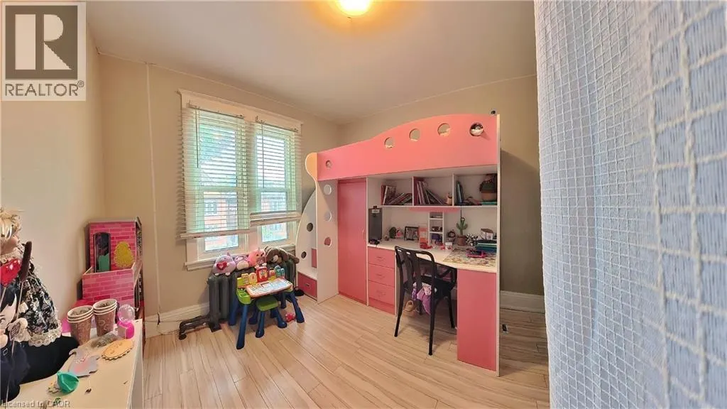 25 SPADINA Avenue