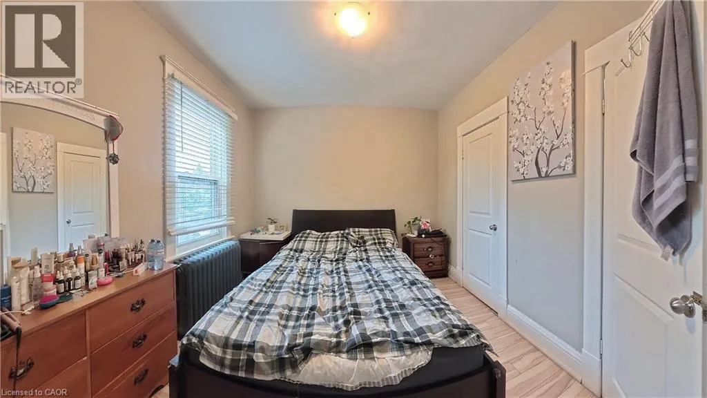 25 SPADINA Avenue