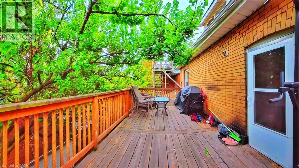 25 SPADINA Avenue