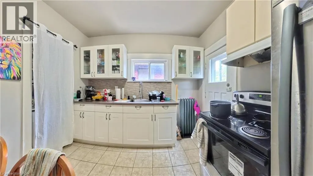 25 SPADINA Avenue