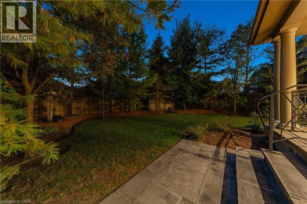 541 FALCONRIDGE Crescent
