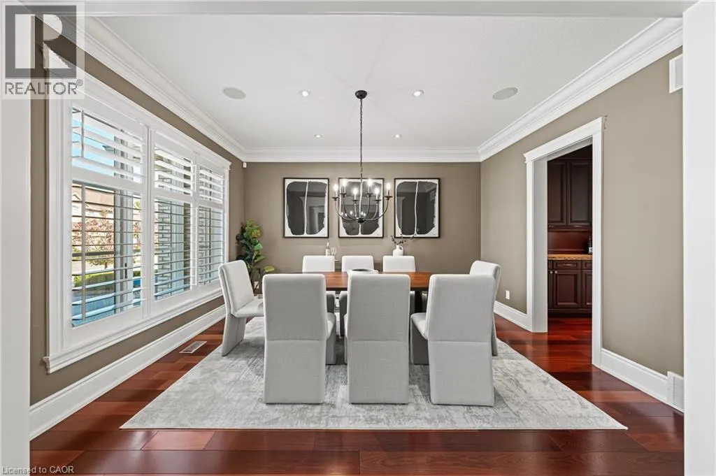 541 FALCONRIDGE Crescent