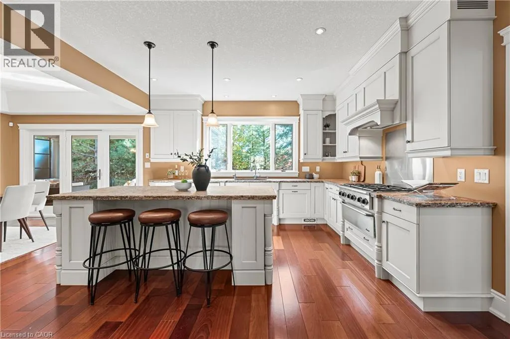 541 FALCONRIDGE Crescent