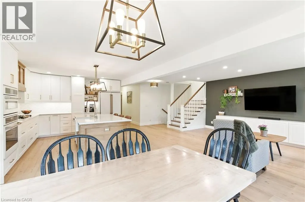 210 NORTHLAKE Drive