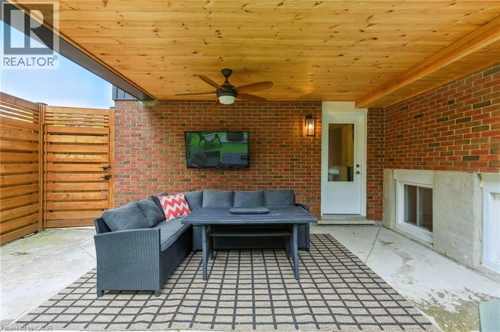 210 NORTHLAKE Drive