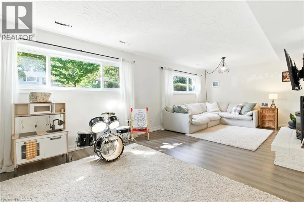 210 NORTHLAKE Drive