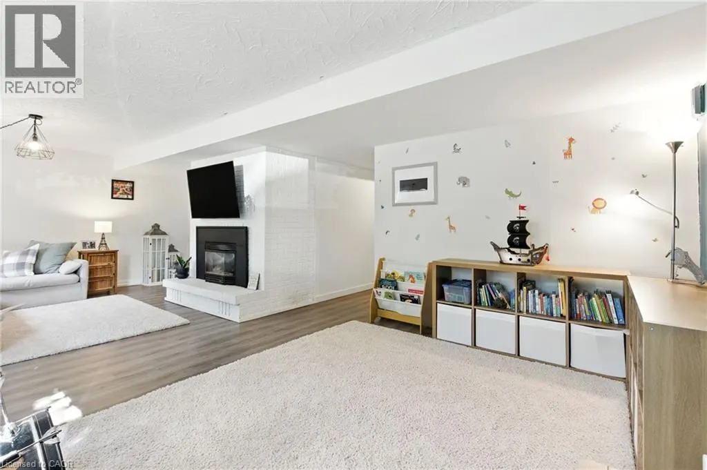 210 NORTHLAKE Drive