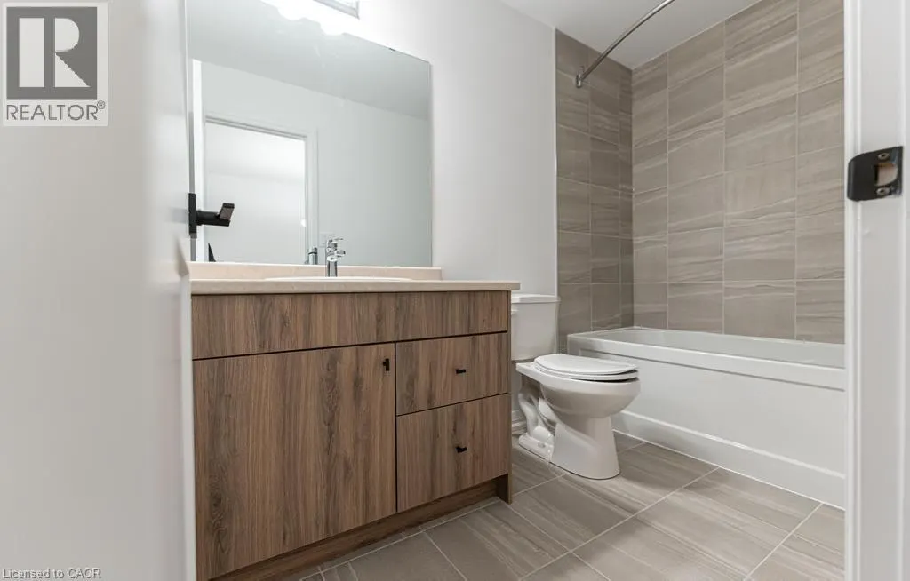 120 COURT Drive Unit# 5, #5
