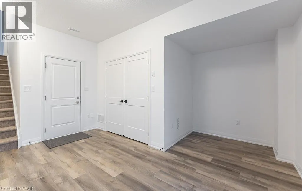 120 COURT Drive Unit# 5, #5