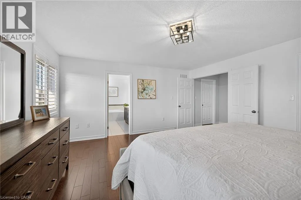 8 CHARTWELL Circle