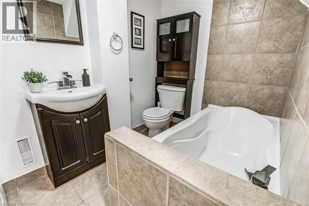 24 COACHWOOD Road Unit# 6, #6