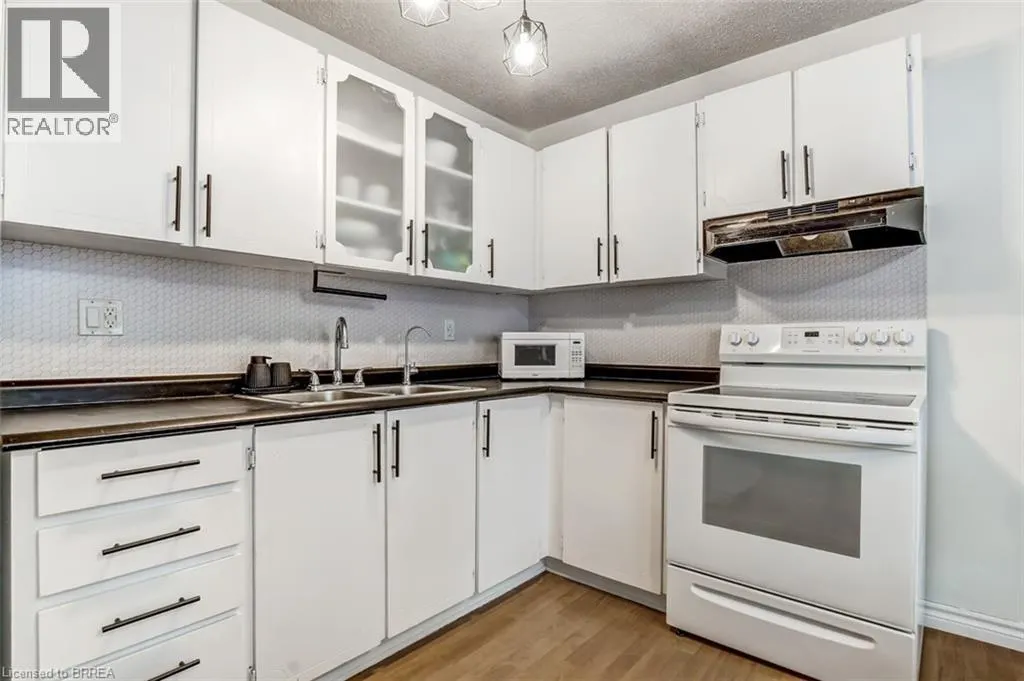 24 COACHWOOD Road Unit# 6, #6