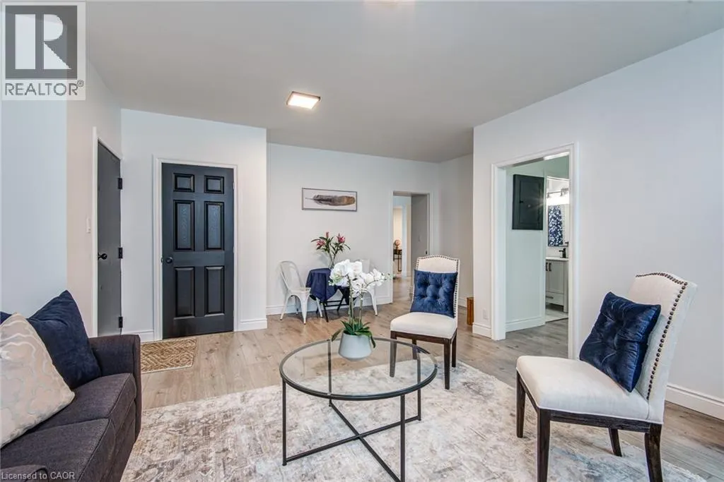 255 RAGLAN Street Unit# 2, #2