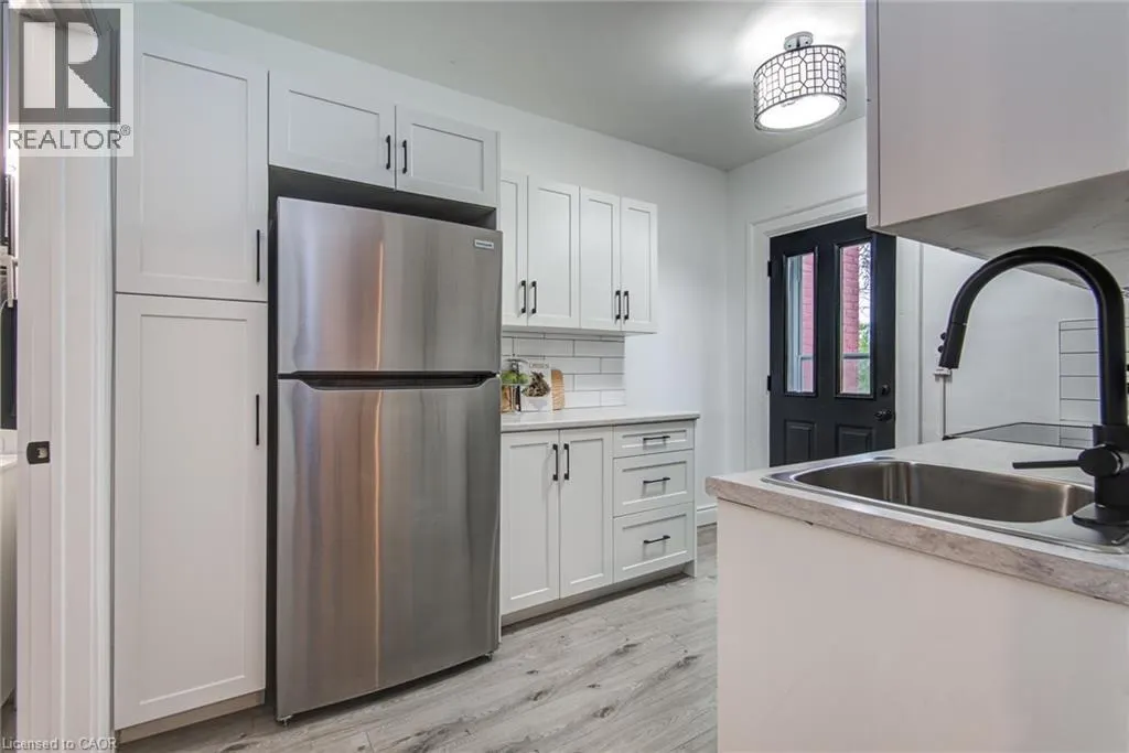 255 RAGLAN Street Unit# 2, #2