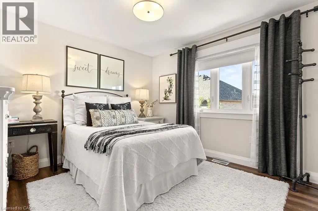 16 EDGECROFT Crescent