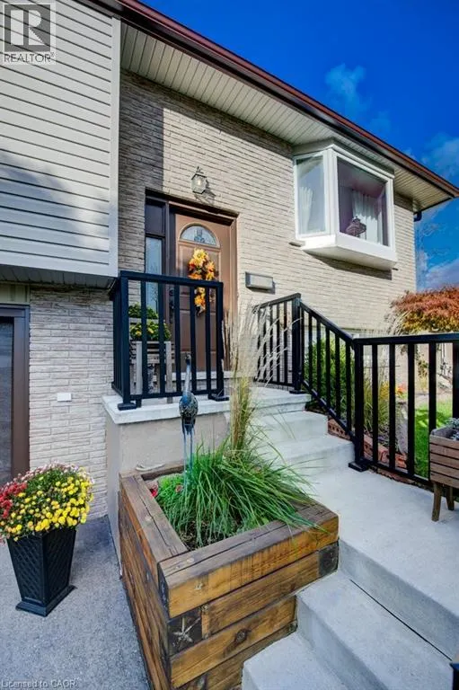 34 WILLOW GREEN Court
