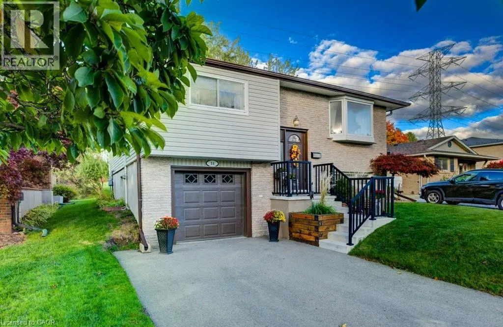 34 WILLOW GREEN Court