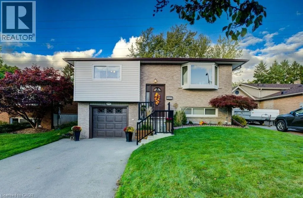 34 WILLOW GREEN Court
